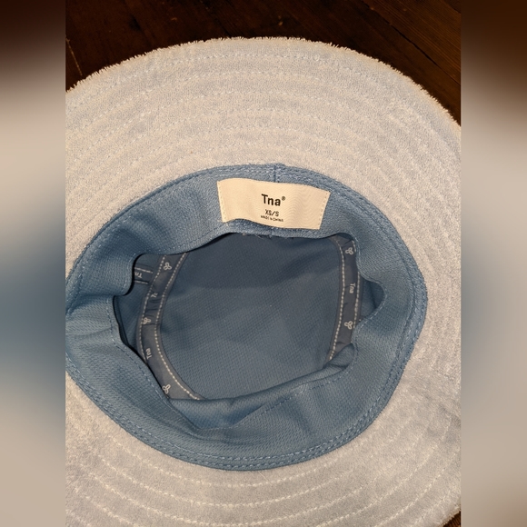 NWOT - XS/S - Aritzia - TNA Terry Cloth Bucket Hat in Light Blue - Picture 4 of 7